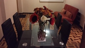 City Apartment, 2 Bedrooms, Kitchen, Mountain View | In-room dining - Granados Apartment (Quito)