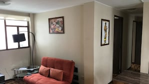 City Apartment, 2 Bedrooms, Kitchen, Mountain View | Living room | TV - Granados Apartment (Quito)