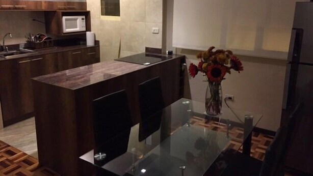 Coffee/tea maker, fridge, microwave, oven - Granados Apartment (Quito)