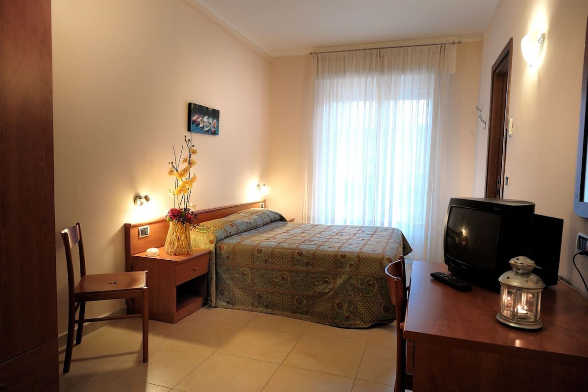 Desk, cots/infant beds, rollaway beds, free WiFi