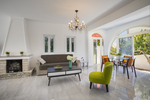 Televisión de pantalla plana, chimenea