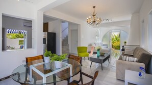 Villa, 2 slaapkamers (No Pool) | Woonkamer
