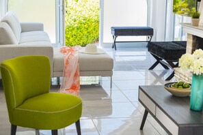 Televisión de pantalla plana, chimenea