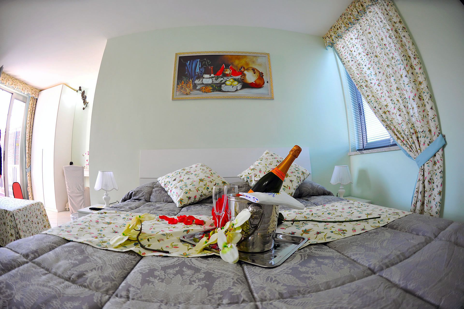 Camera Garden | Minibar, in-room safe, desk, soundproofing