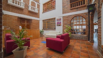 Triple Room | Kawasan tempat duduk lobi