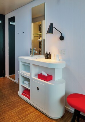 Chuveiro, ducha de hidromassagem, produtos de toalete biodegradáveis 