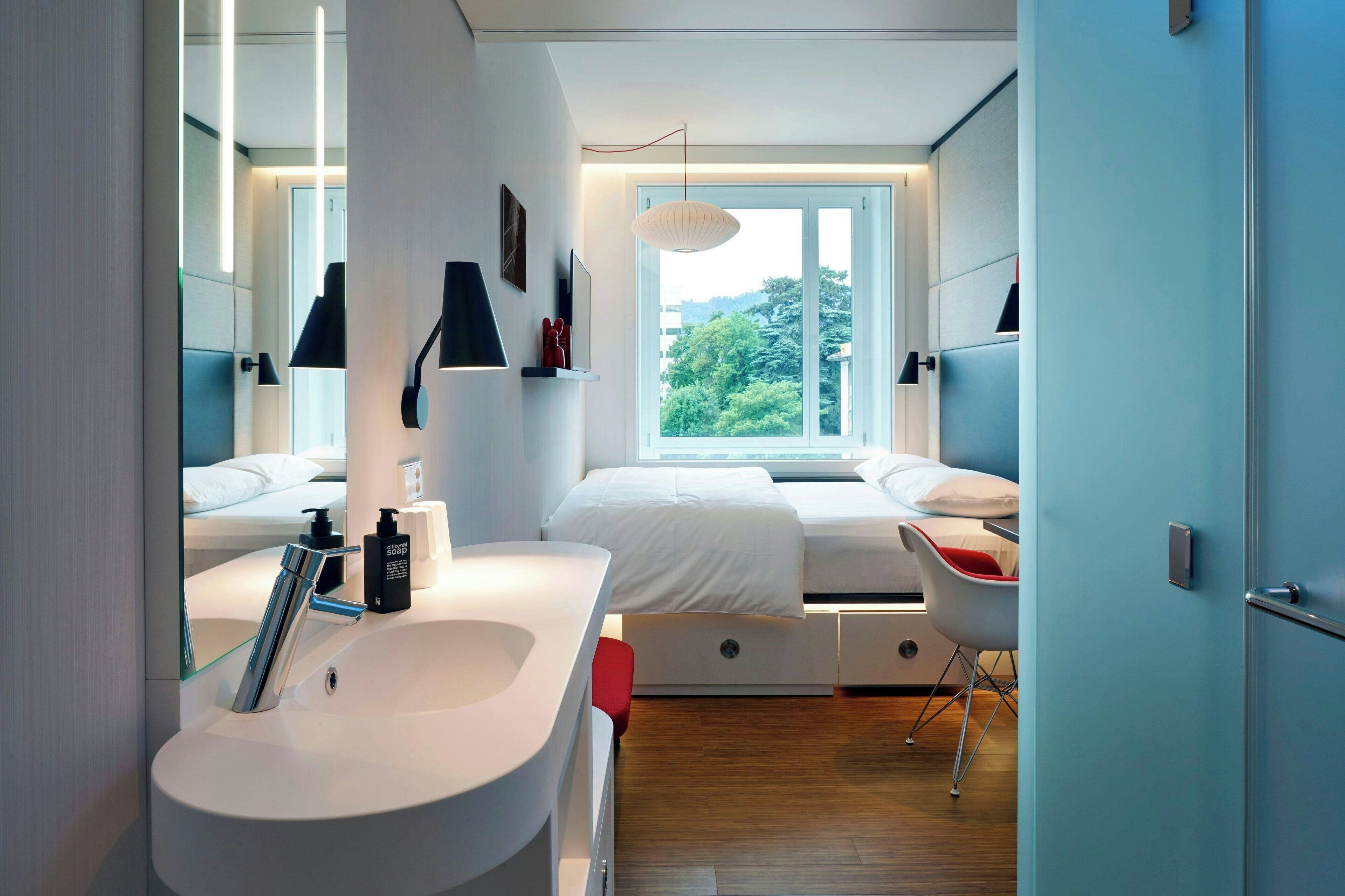 Hochwertige Bettwaren, Pillowtop-Betten, Zimmersafe, Schreibtisch