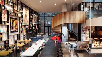 Área de estar no saguão