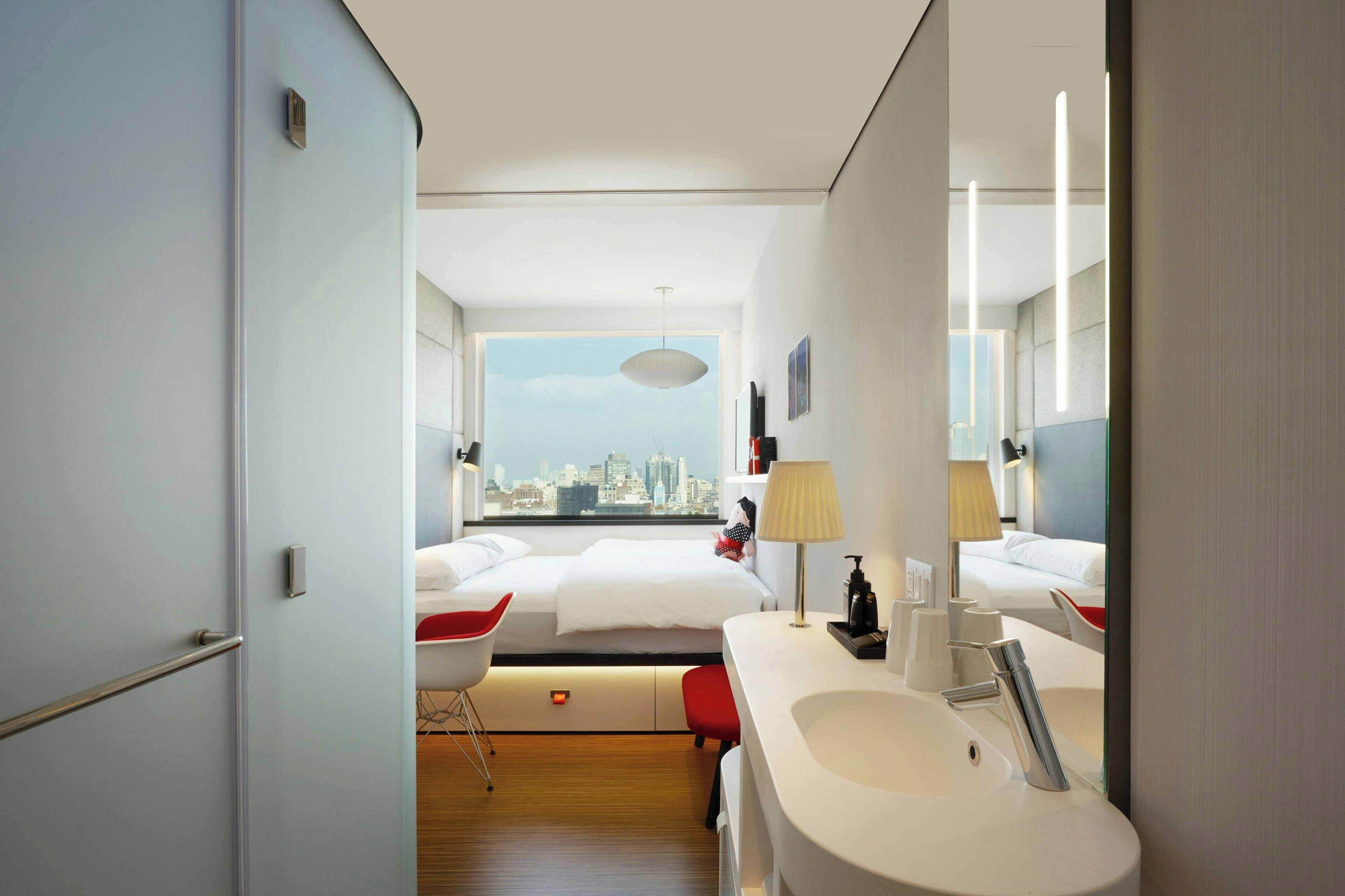 Premium Room, 1 King Bed (View) | Premium bedding, pillowtop beds, in-room safe, desk