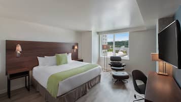 Premium bedding, in-room safe, desk, iron/ironing board