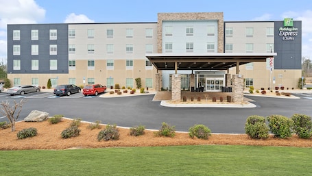 Exterior. Holiday Inn Express & Suites Macon North by IHG