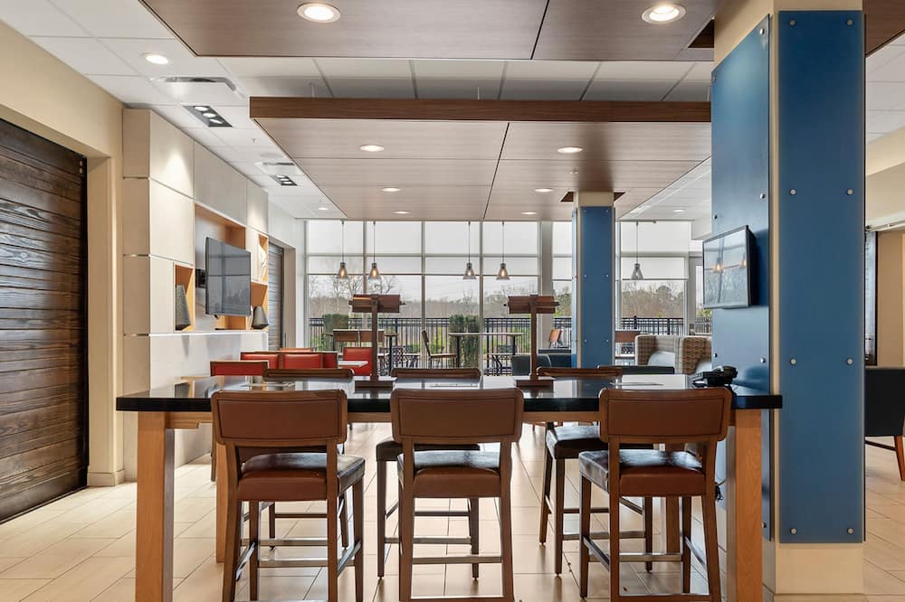 Holiday Inn Express & Suites Macon North by IHG