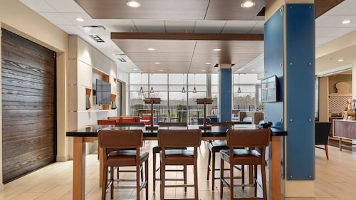 Holiday Inn Express & Suites Macon North by IHG