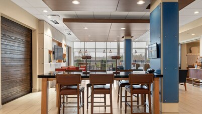 Holiday Inn Express & Suites Macon North by IHG