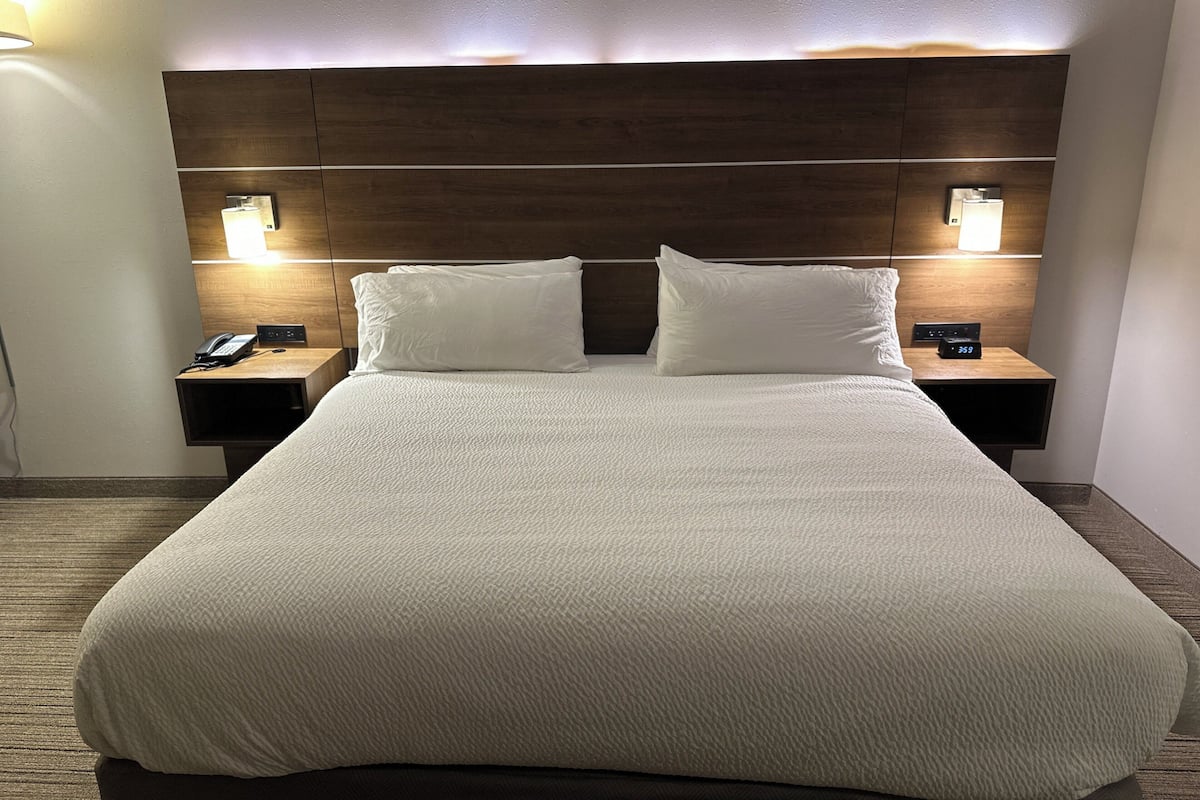 1 bedroom, premium bedding, pillow-top beds, in-room safe