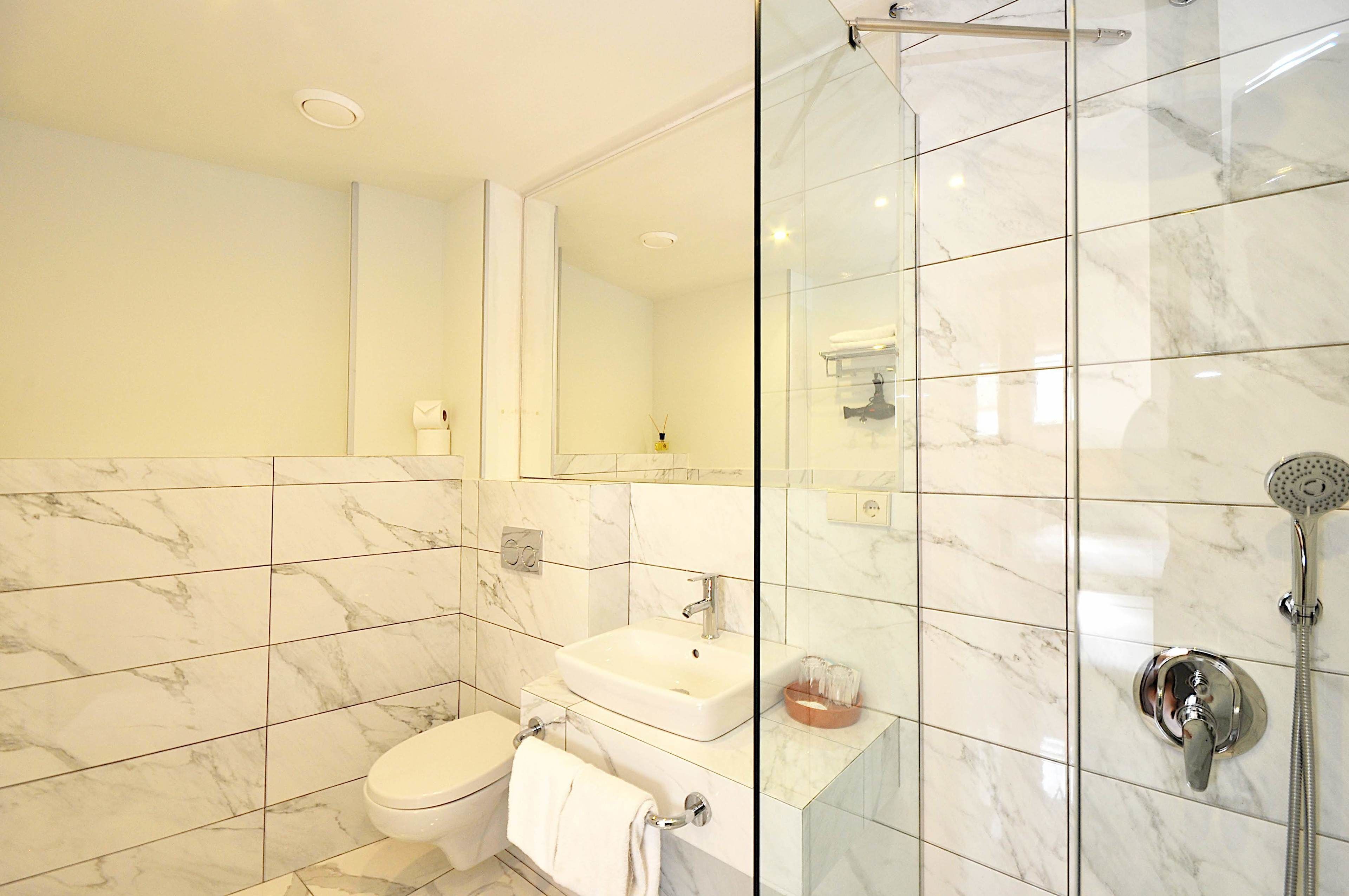 superior double room, balcony, park view | bathroom | shower, free toiletries, hair dryer, slippers