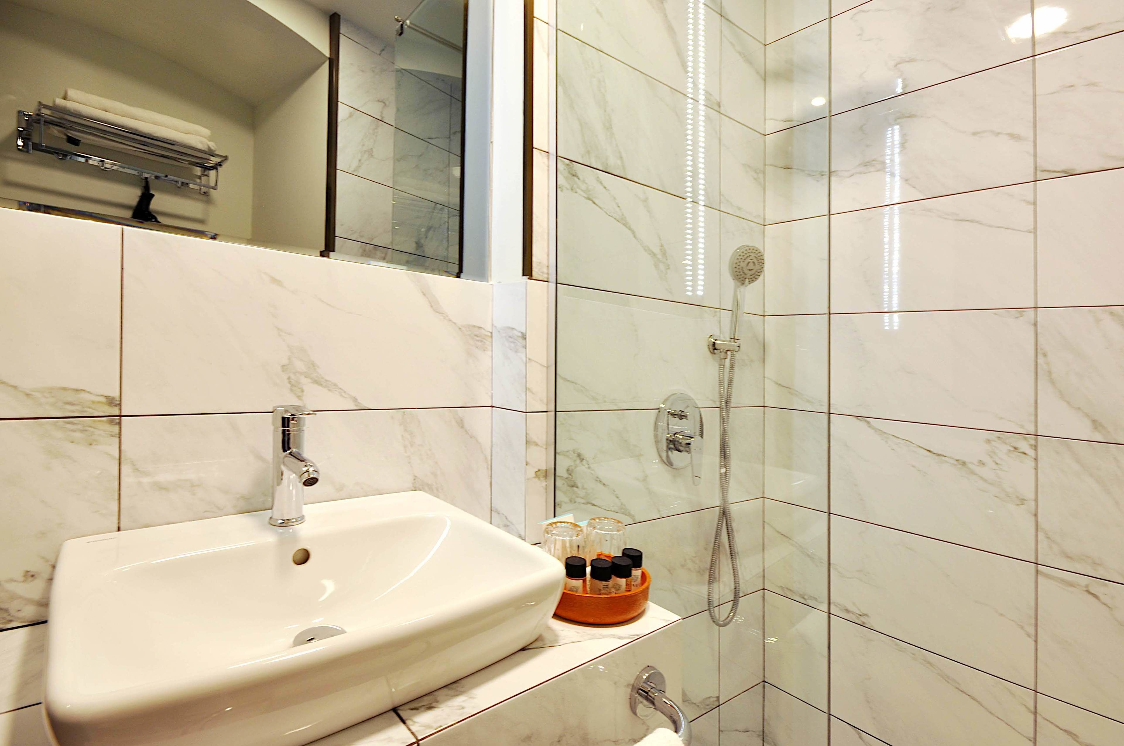 standard single room | bathroom | shower, free toiletries, hair dryer, slippers