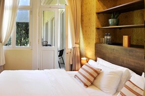 Chambre Double, hypoallergénique, vue cour intérieure | Literie de qualité supérieure, coffres-forts dans les chambres, bureau