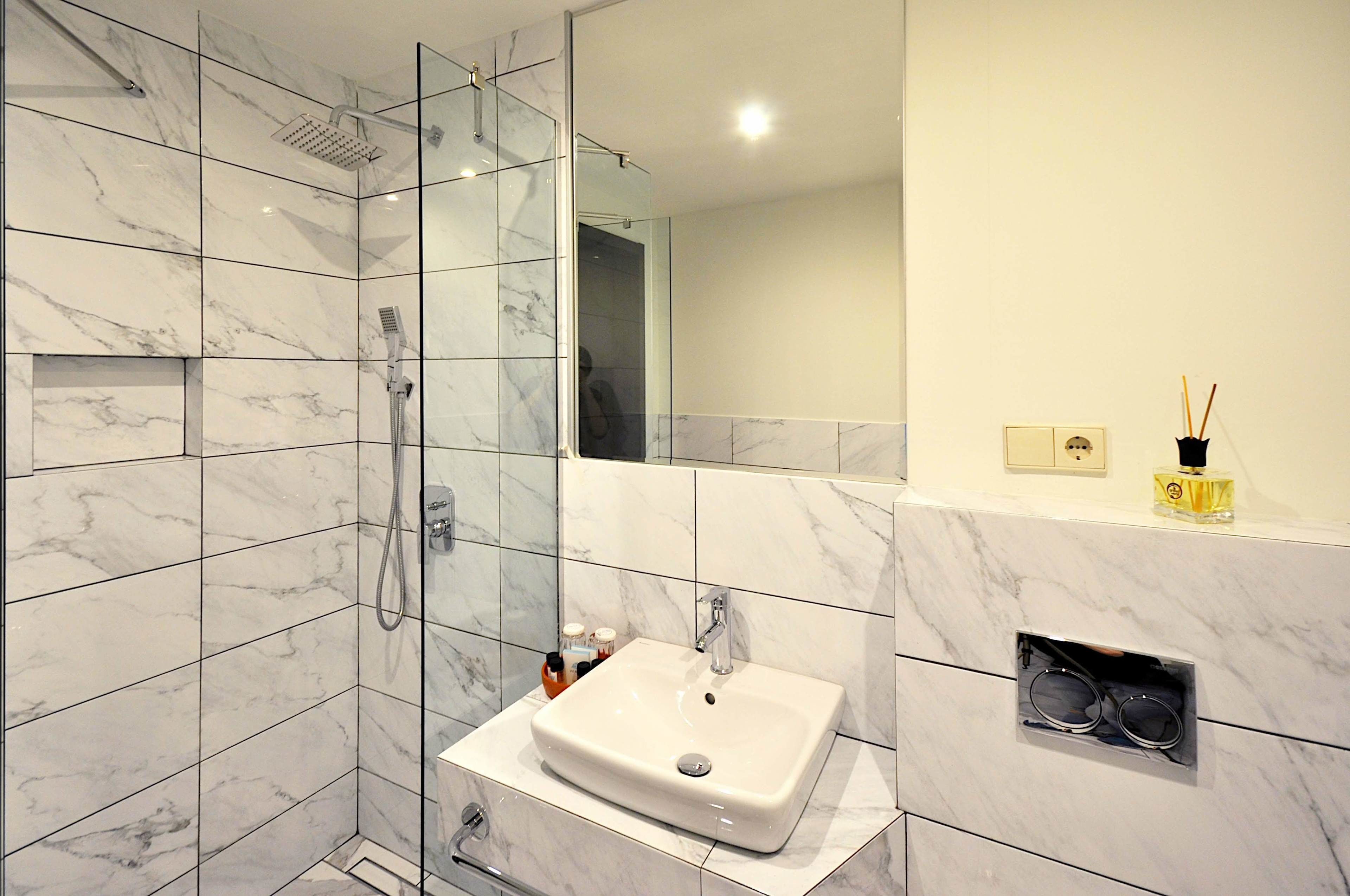 standard double room | bathroom | shower, free toiletries, hair dryer, slippers