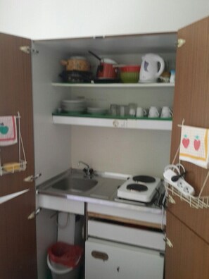 Apartment, 1 Schlafzimmer (2,4) | Eigene Kochnische | Kühlschrank, Herdplatte, Wasserkocher, Kochgeschirr/Geschirr/Besteck
