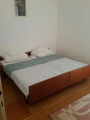 Soundproofing, cribs/infant beds, free WiFi, bed sheets - Apartments Andjus (Sveti Stefan)