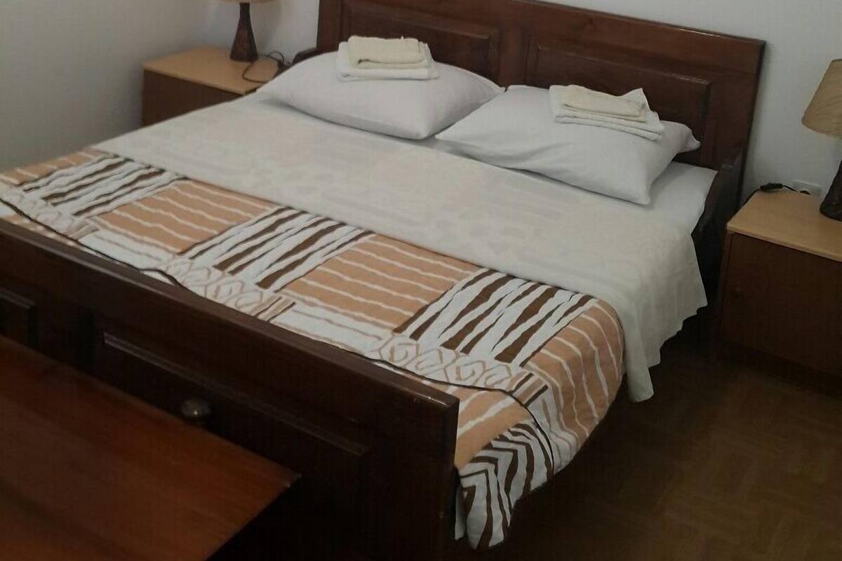 Apartment, 1 Schlafzimmer (2,4) | Schallisolierte Zimmer, Babybetten, kostenloses WLAN, Bettwäsche