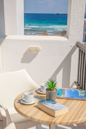 Double or Twin Room | Terrace/patio - Hotel Porto Diakofti (Kithira)