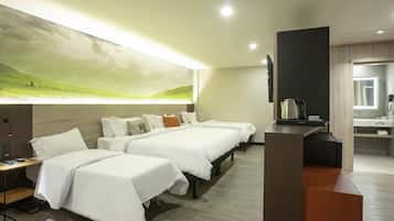 Familie suite, 1 tweepersoonsbed | Een minibar, een kluis op de kamer, een bureau, verduisterende gordijnen