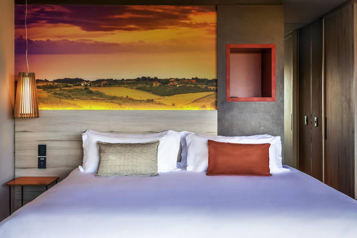Suite, 1 King Bed (Master) | Minibar, in-room safe, desk, blackout curtains