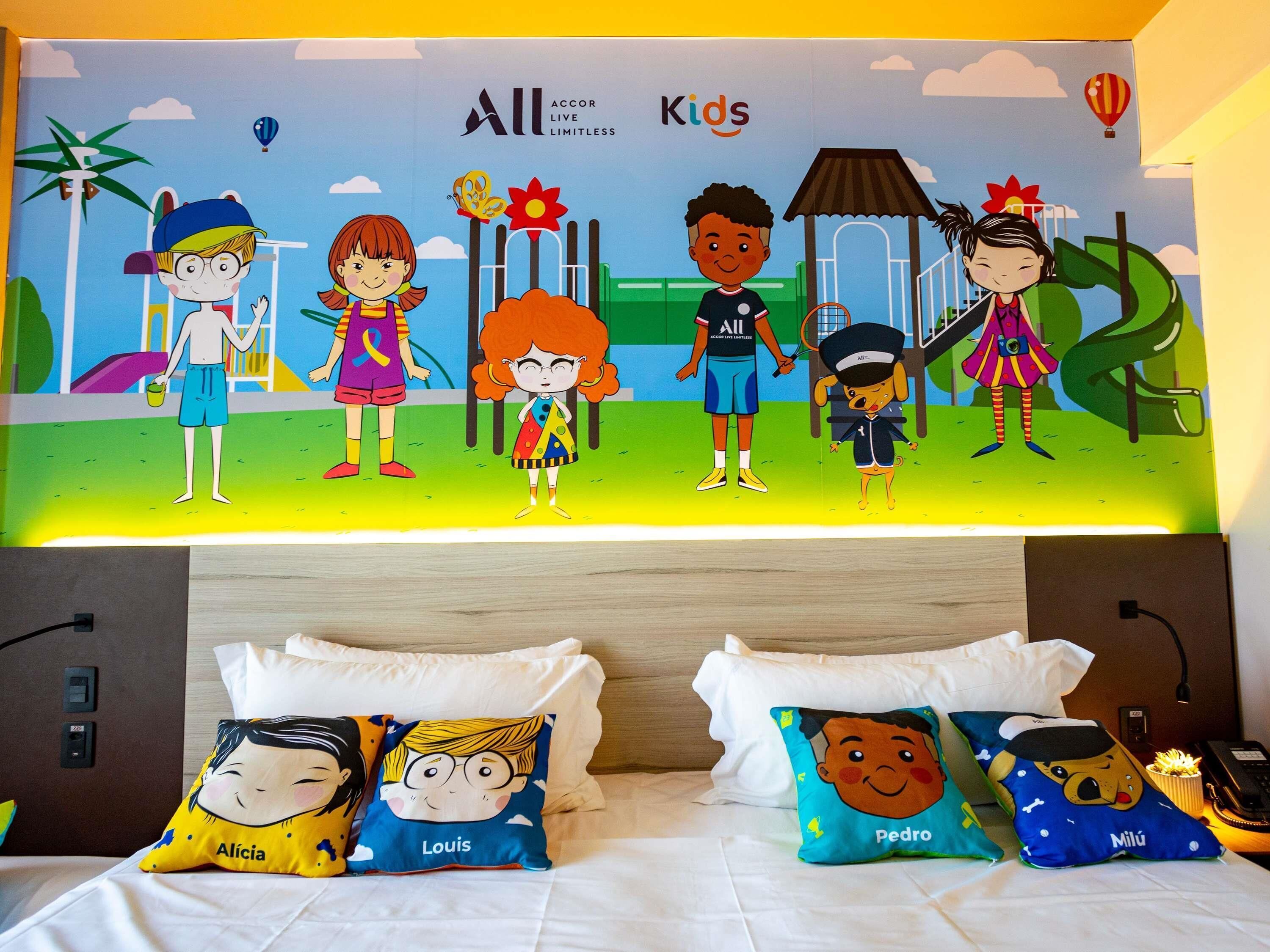 Superior Room, 1 King Bed | Minibar, in-room safe, desk, blackout drapes