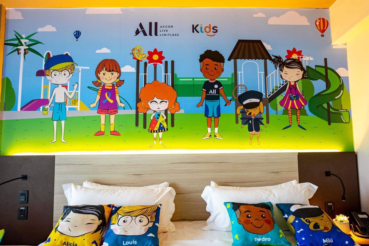 Superior Room, 1 King Bed | Minibar, in-room safe, desk, blackout drapes