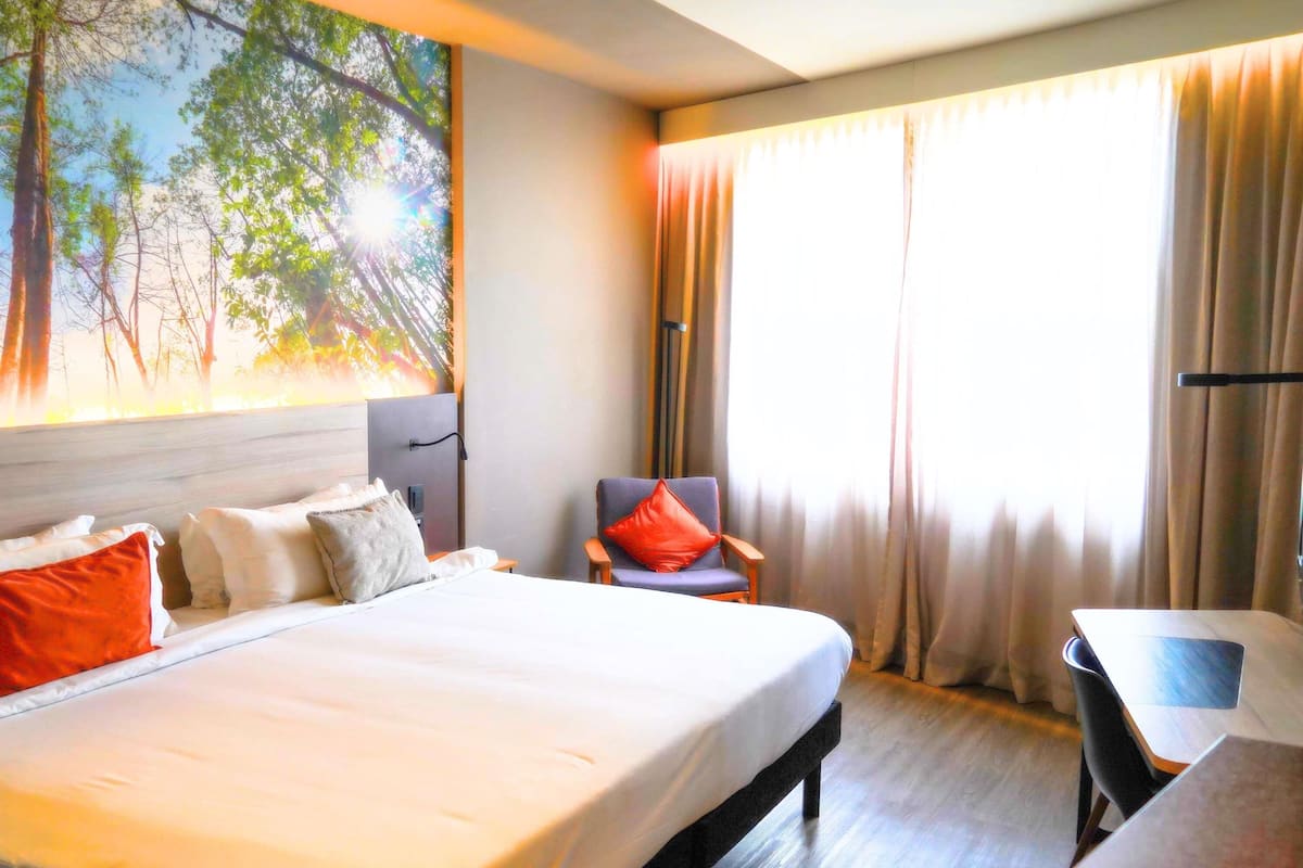 Superior Room, 1 Double Bed | Minibar, in-room safe, desk, blackout curtains