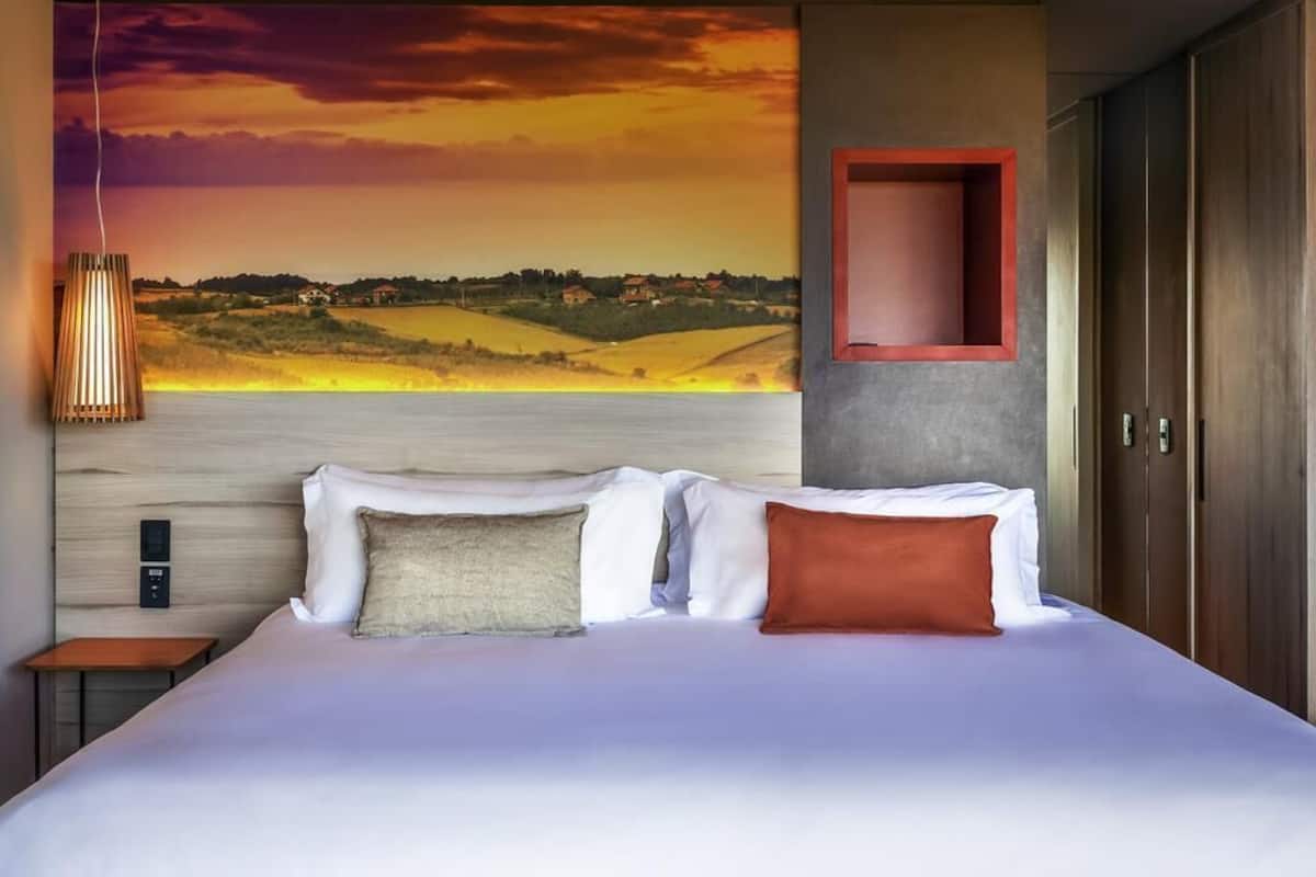 Suite, 1 King Bed (Master) | Minibar, in-room safe, desk, blackout drapes