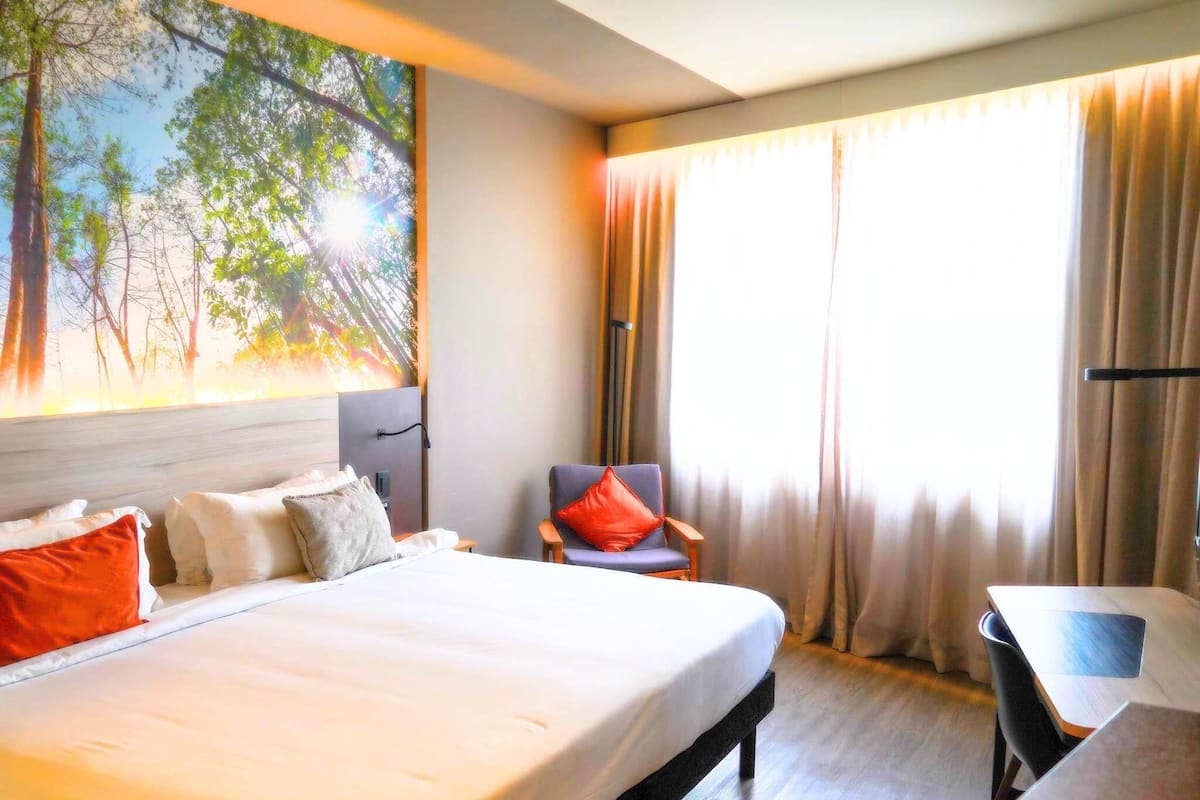 Superior Room, 1 Double Bed | Minibar, in-room safe, desk, blackout drapes