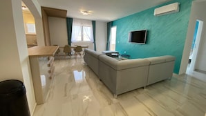 Comfort Apartment | Living room | Flat-screen TV - B&T Apartments (Becici)