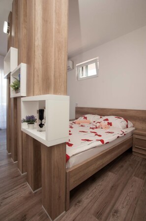 Studio, Sea View | Desk, soundproofing, iron/ironing board, free cots/infant beds - B&T Apartments (Becici)