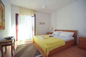 1 habitación, escritorio y sistema de insonorización 