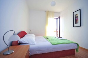 1 habitación, escritorio y sistema de insonorización