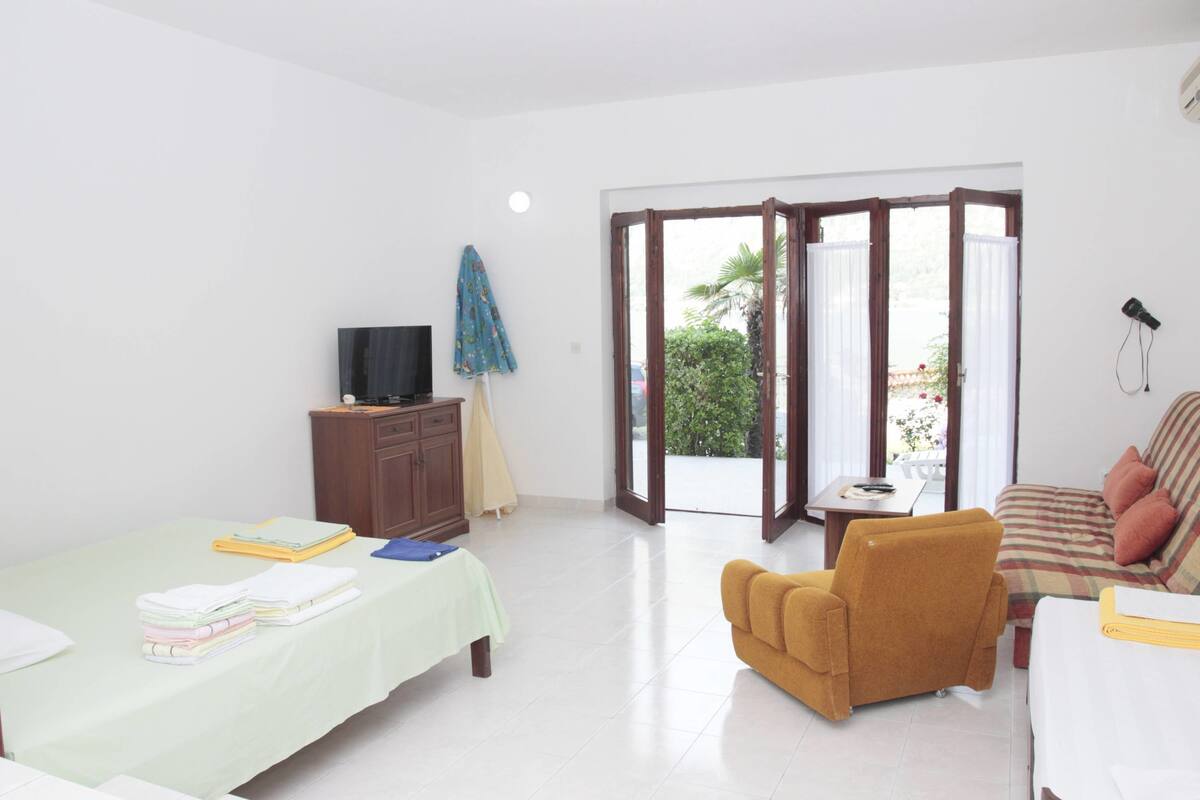 Studio, Terrace, Sea View | Meja, seterika/papan seterika, katil bayi/kot (surcaj), Wi-fi percuma
