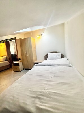 Apartament, 2 dormitoris, banyera | Roba de llit d'alta qualitat, escriptori i cortines opaques 