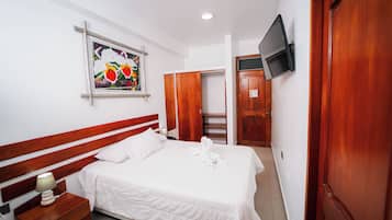 Premium-huone, 1 suuri parisänky, parveke | 1 makuuhuone, ylelliset vuodevaatteet, untuvapeitot