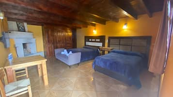 Habitación doble tradicional | Wifi gratis y ropa de cama