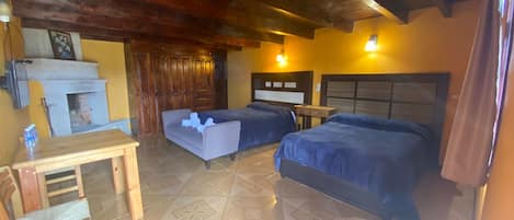 Traditional Double Room | Free WiFi, bed sheets