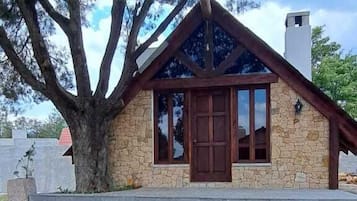 Traditional Cabin | Front of property