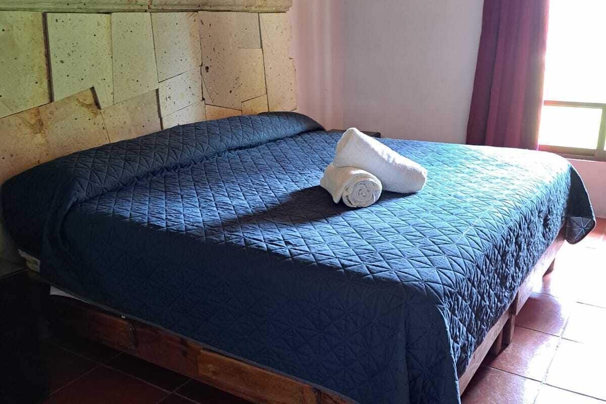 traditional cabin, hot tub | free wifi, bed sheets
