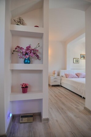 Comfort-Apartment, 1 Schlafzimmer, Gartenblick | Schreibtisch, schallisolierte Zimmer, Bügeleisen/Bügelbrett