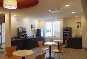Enjoy casual dining in this inviting space with a central island, coffee machine, and comfortable seating.