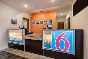 Lobby - Motel 6 Mankato, MN (Mankato)