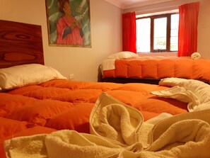 ห้องเบสิกทริปเปิล | เครื่องนอนระดับพรีเมียม, ผ้านวมขนเป็ด, เตียงพร้อมฟูกเสริมที่นอน