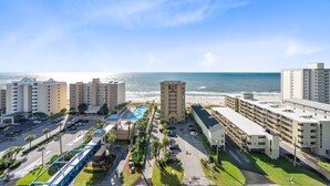 A coastal hotel with multiple buildings, a parking lot, and a pool area. - Gulf Views - Sleeps 6 | Gulf Shores | Direct Beach Access (Gulf Shores)